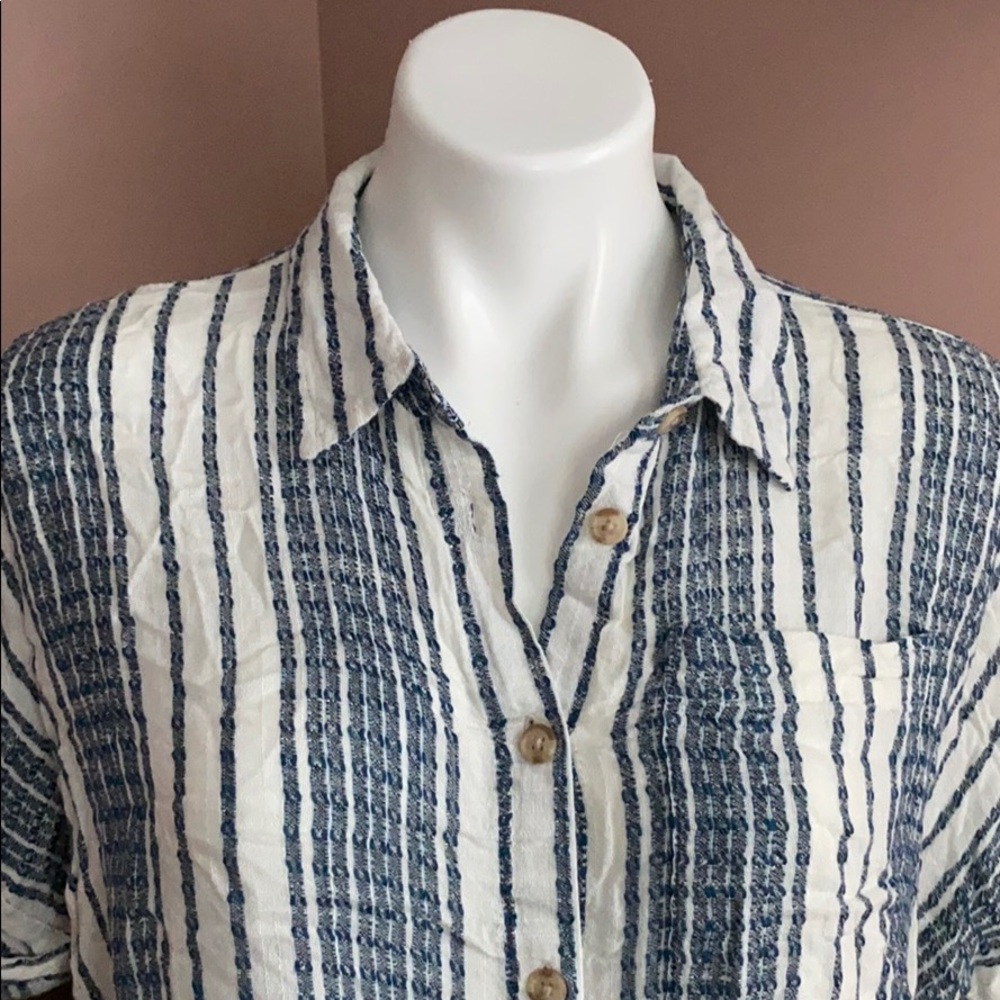 Light comfortable short sleeve blouse